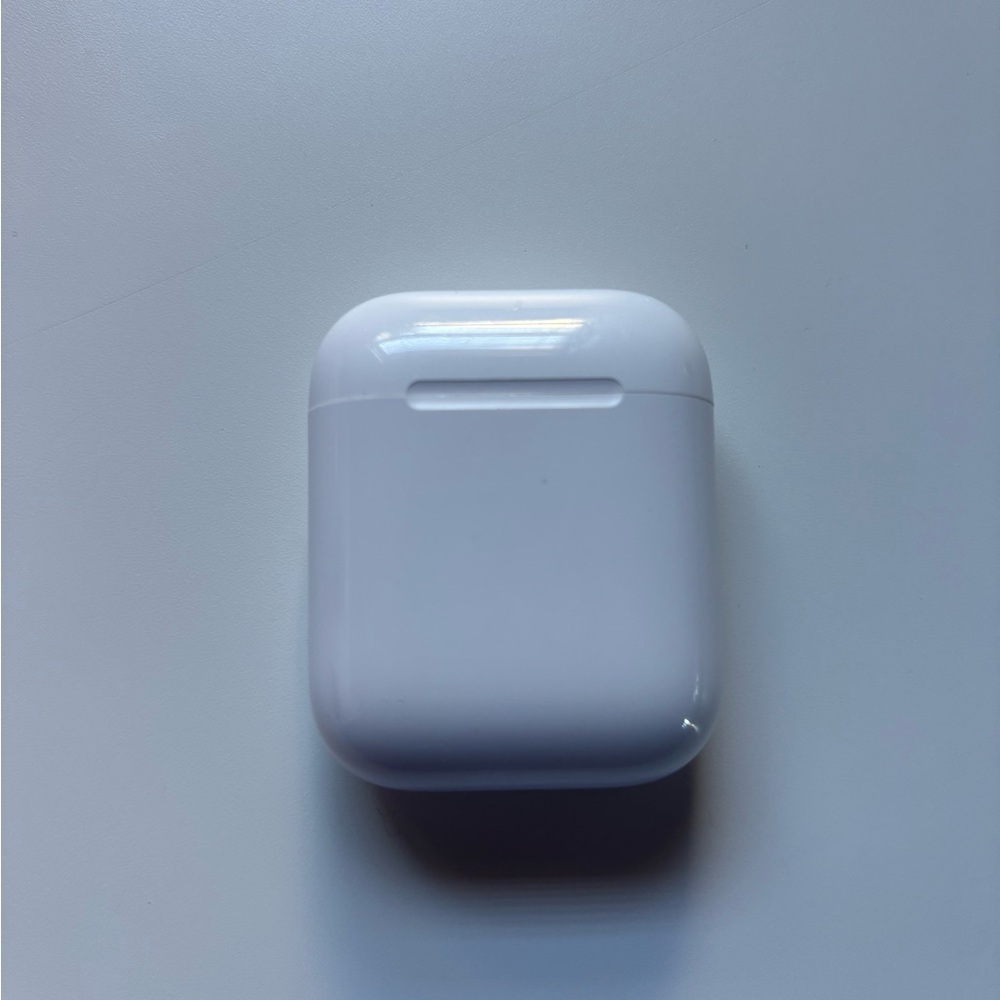 Apple AirPods Charging Case - White
